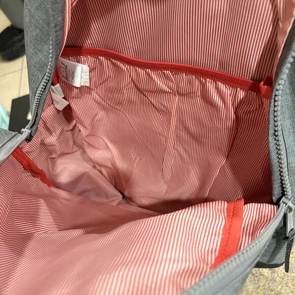 Herschel Backpack - Picture 3 of 4